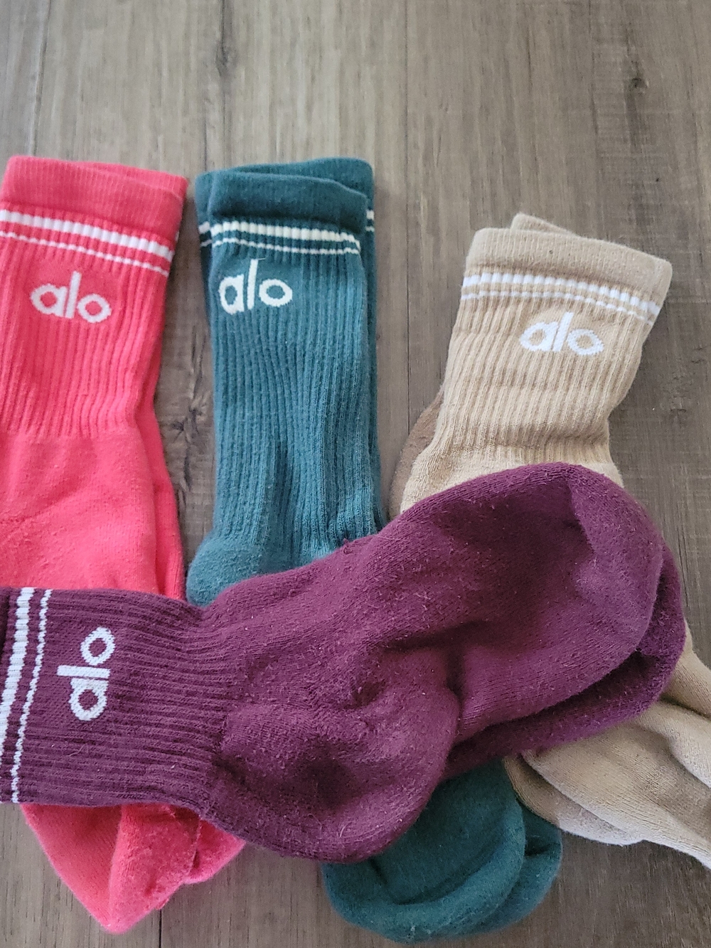 Alo Unisex Crew Socks - Coral, Teal, Khaki, Plum (4-Pack)